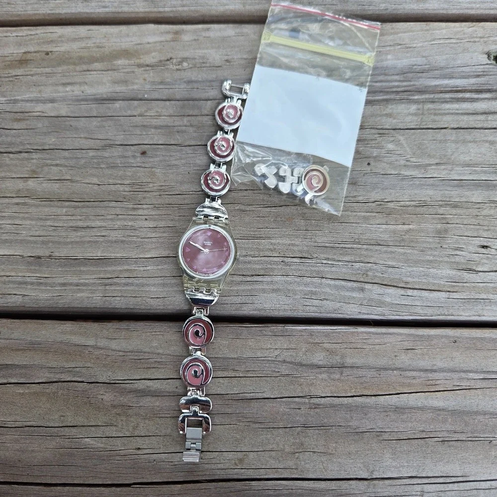 2003 Ladies SWATCH Vida Circular Swiss Bracelet Watch, Silver Tone Maroon LK244G